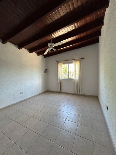 Dúplex En Venta De 2 Dormitorios C/ Cochera En Godoy Cruz