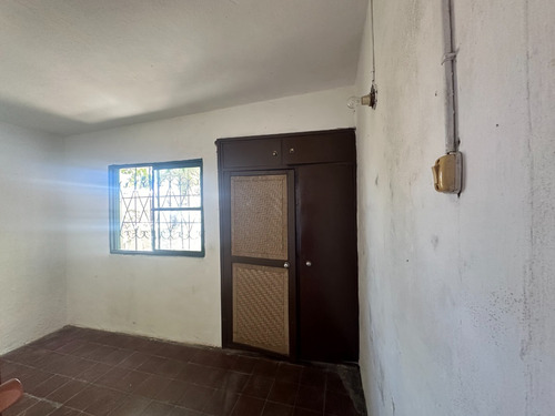 Casa 3 Dormitorios Y 2 Baños A Cuadras Del Hospital, Minas, Lavalleja