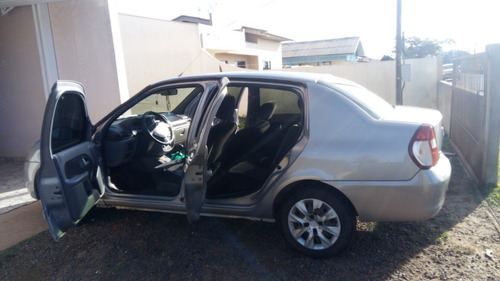 Clio Sedan Completo