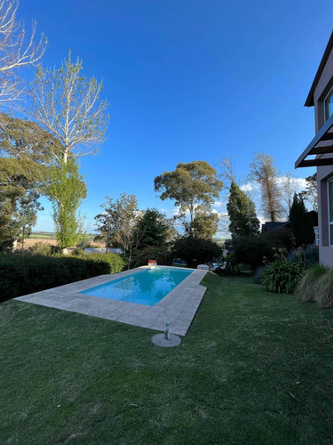 Casa En Venta - 3 Dormitorios 2 Baños - 605mts2 - Sierra De Los Padres