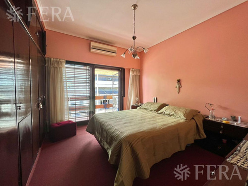 Venta Casa 5 Ambientes Con Cochera Y Patio En Villa Dominico