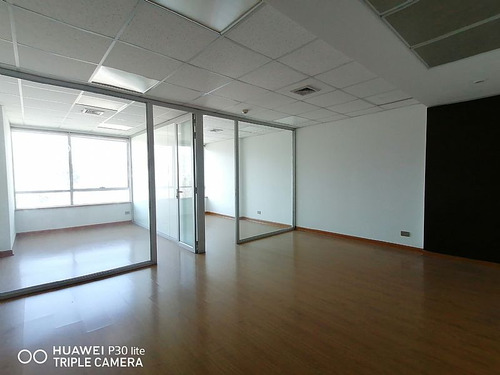 Oficina Arriendo Av La Dehesa/ Portal La Dehesa