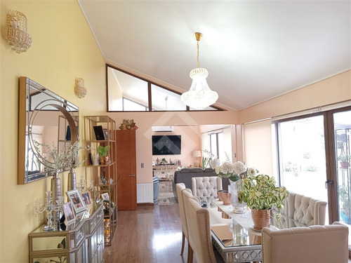 Casa En Venta De 4 Dorm. En Maipú