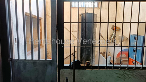 Erika Armeya Vende, Galpon En La Avenida Libertador De Barquisimeto, Flex: 25-18059