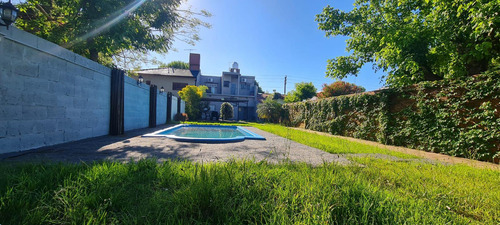 Casa En Venta - 2 Dormitorios 2 Baños - 546mts2 - Castelar