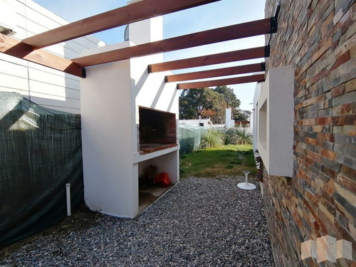 Imagen 2 de 10 de Muy Linda Casa
