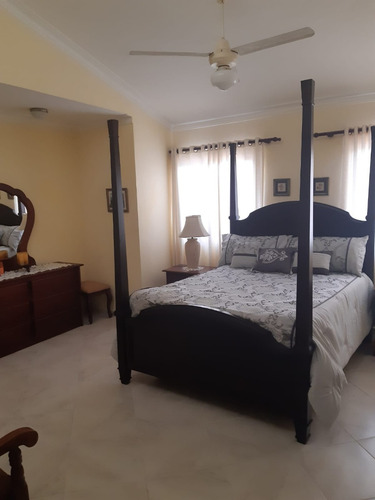 Casa En Santiago Con Diseño Moderno Y Acabados De Alta Calidad