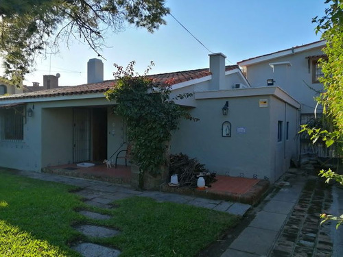 Venta Casa 4 Dormitorios Carrasco Con Cochera