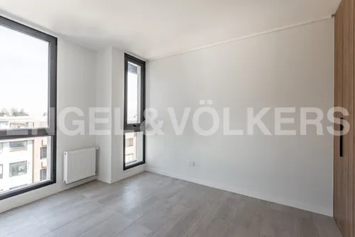 En Av. Las Condes, Moderno Departamento