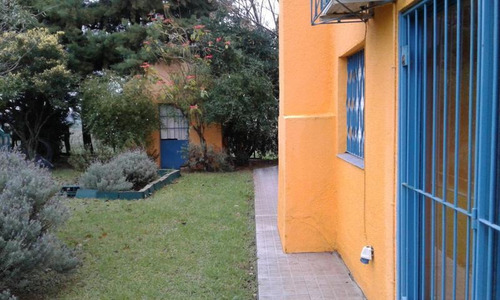 Amplia Casa Con Hermoso Parque.