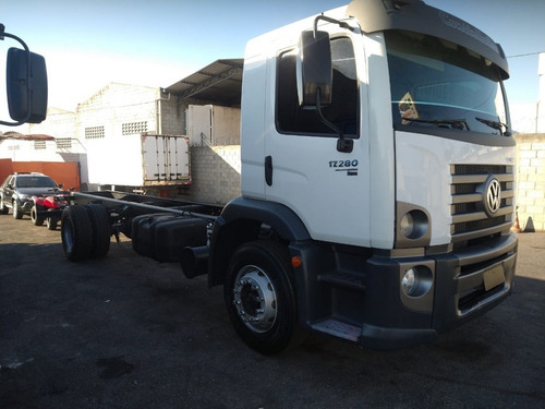 Imagem 5 de 12 de Volkswagen 17-280 Constelation 4x2 2013