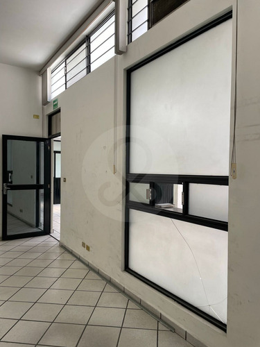 Local Comercial En Renta En Av Damian Carmona, Barrio De Santiago