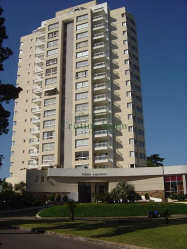 Apartamento, Próximo Al Shopping.- Ref: 19352