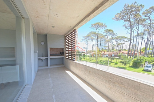 Apartamento En Punta Del Este- Ref: 5398