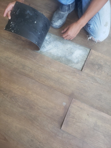 Imagem 1 de 1 de Removemos E Descartamos Piso Laminado E Vinilico Usado