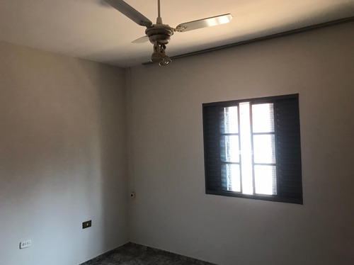 Imagem 4 de 11 de Casa Com 3 Dormitórios, 2 Banheiros, Sala, Cozinha Centro