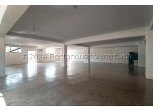 #24-17255 Excelente Edificio Industrial En La Trinidad