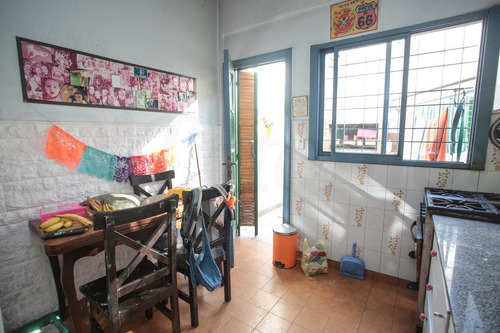 Imagen 10 de 27 de Propiedad Horizontal De 4 Ambientes Con Patio Semicubierto Y Descubierto - Flores