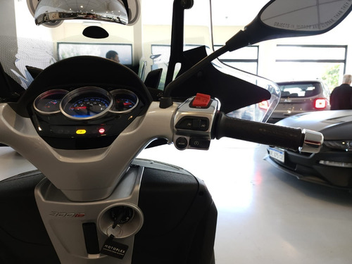 Imagen 20 de 25 de Piaggio Mp3 Yourban 300cc Hoferekautomotores