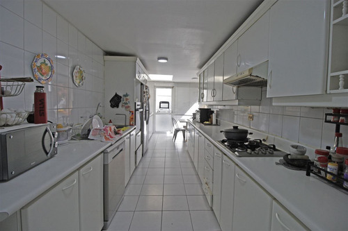 Casa En Venta De 7 Dorm. En Lo Barnechea