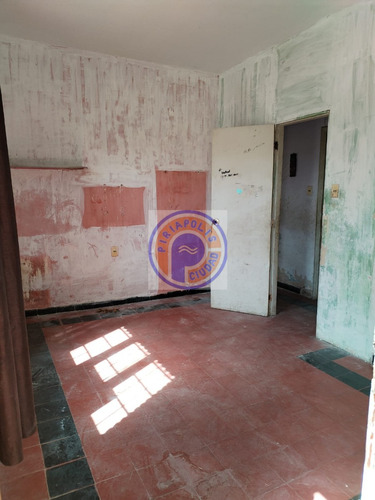 1111-33 Casa A Reciclar En Barrio Country Oportunidad Con Gran Potencial