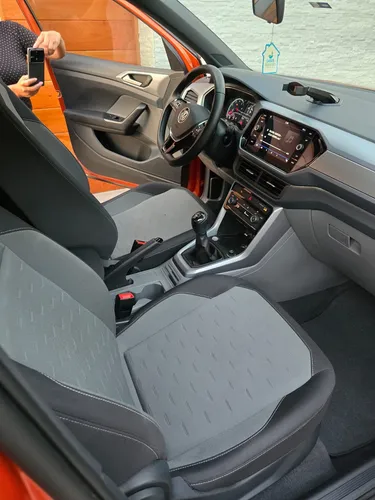 Camioneta Suv Año 2020 Volkswagen T-cross Comfortline Tiene