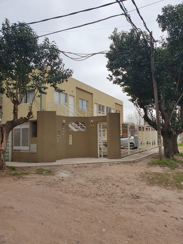 Imagen 2 de 11 de Se Vende Duplex De 3 Ambientes En San Miguel Con Entrada Para Auto