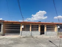 Comprar Casa \u002F Venta \u002F Turmero\u002F Urb. Valle Lindo \u002F 182m² \u002F 3 Hab\u002F 2 Baños\u002F 4 Pe\u002F 4 Maleteros