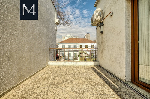 Casa En Venta De 4 Dorm. En Ñuñoa