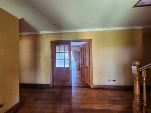 Casa En Venta De 6 Dorm. En Talca