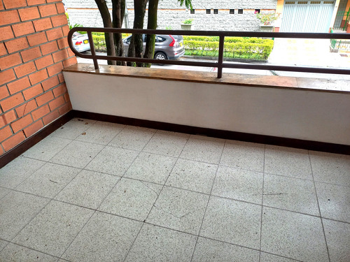 Arriendo Edificio P.h. Laureles, Cerca A La Avenida San Juan, 3 Pisos 