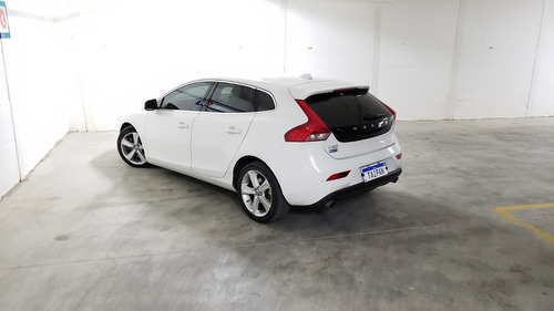 Imagem 4 de 15 de Volvo V40 Dynamic - 2015