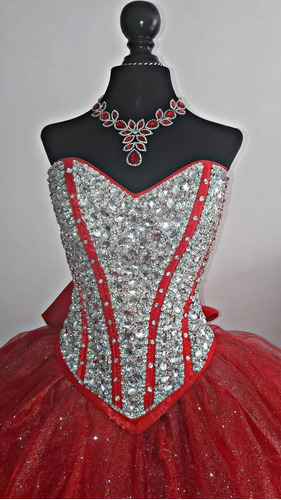 Vestido De 15 Años Rojo/plata (todo Incluído)