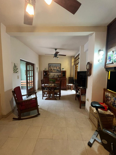 Ph Tipo Casa De Cuatro Ambientes En Planta Baja En Piñeyro