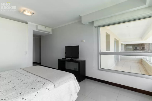 Apartamento En Alquiler Torrelobos, Punta Del Este, Playa Brava.