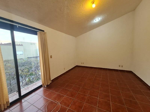 Se Vende Residencia En Misión Concá, Roof Garden, Cto Serv, 4 Recamaras, 4.5 Bañ