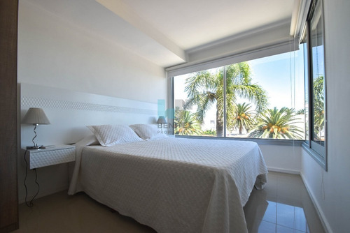 Imagen 10 de 27 de Gala Puerto En Venta, Destacado! Apartamento De 1 Dormitorio + 2 Baños. Oportunidad!- Ref: 7996