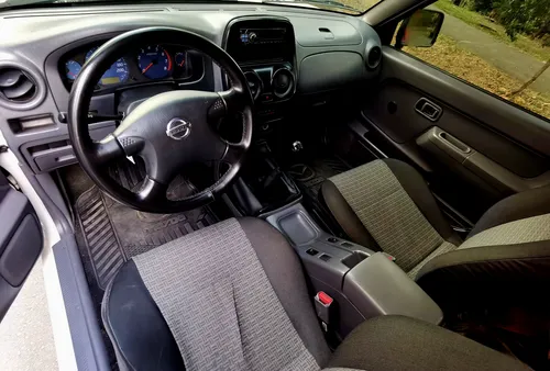 Nissan Frontier 2.4L DOBLE CABINA 4x2