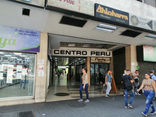 Oportunidad De Inversión. Vendo Chacao Centro Perú, Amplia Oficina 88m2. Primer Piso, En Plena Av. Francisco De Miranda, Al Lado Del Metro Chacao. 
