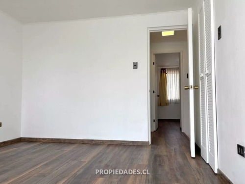 Casa Impecable En Venta En Maipú, 3 Dormitorios Y 2 Baños.