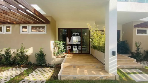 Casa En Venta Solanas Country 2 Dormitorios - Ref : Pbi1478