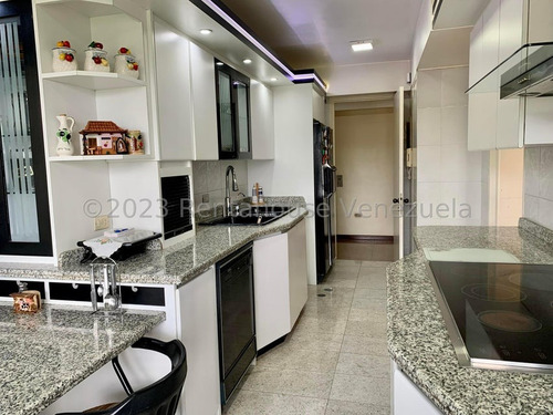Urb. La Trinidad, Sector Sorocaima, Cerca Centro Médico Docente La Trinidad !! Excelente Apartamento, Con O Sin Muebles, 184 M2, 3 Hab., 3 Baños, 2 Pe. Condominio Tipo Resort. Inmejorable Ubicación !!