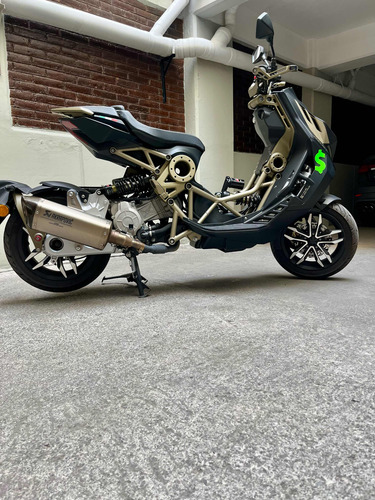 Scooter Automatico 200 Cc Con Escape Akrapovic