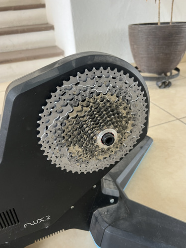 Rodillo De Entrenamiento Fijo Tacx Flux Con Cassette Incluid (Usado)