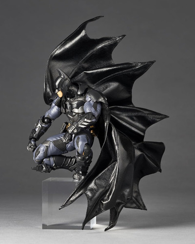 Figura Revoltech Amazing Yamaguchi Batman Arkham Knight