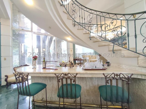 Jip 25-13586: Rentahouse Vende Magestuosa Casa De 920mts2, Rodeada De Hermosos Jardines Y Espectaculares Ambientes De Lujo. En Urb El Castaño. Maracay