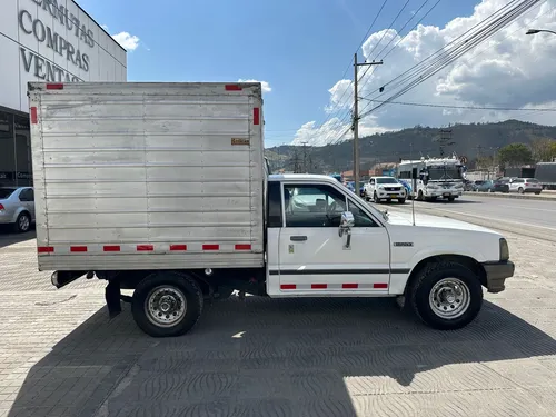 Mazda B2000 2.0 B2000