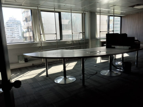 (ofi) Oficinas Habilitada Isidora Goyenechea, Metro El Golf
