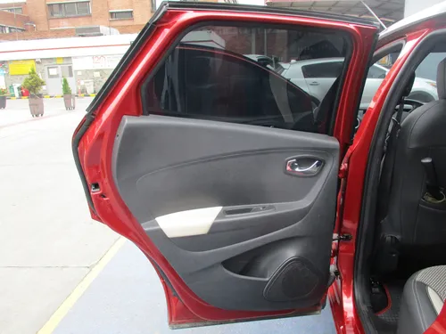Renault Captur INTENS 4X2 2000CC AT AA