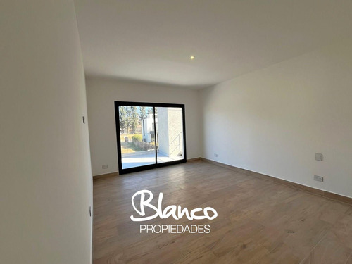 Casa En Venta En Santo Tomás, Pilar, G.b.a. Zona Norte